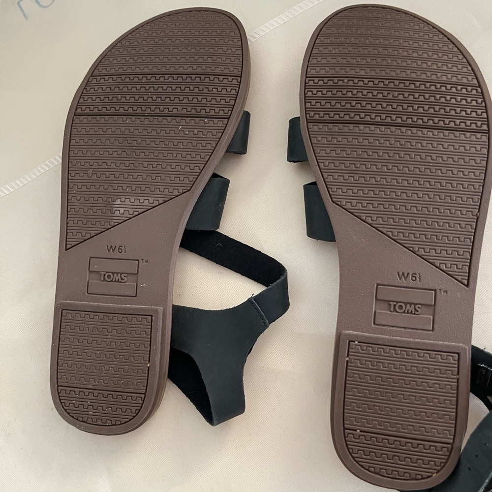 Tom’s Zoe sandals. - Picture 3 of 4